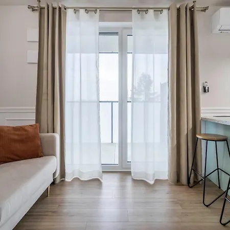 Aparthotel Nowoczesny Z Balkonem I Widokiem Na Siedlce