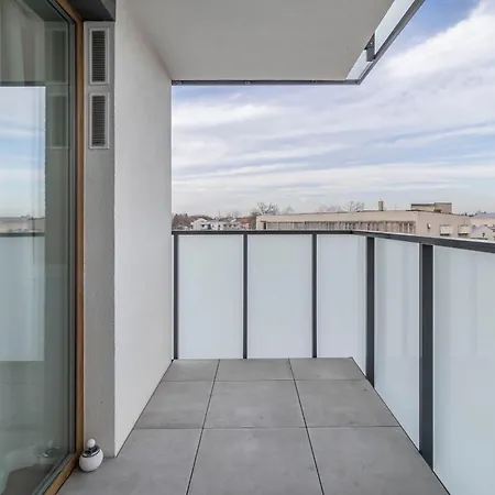 Nowoczesny Z Balkonem I Widokiem Na